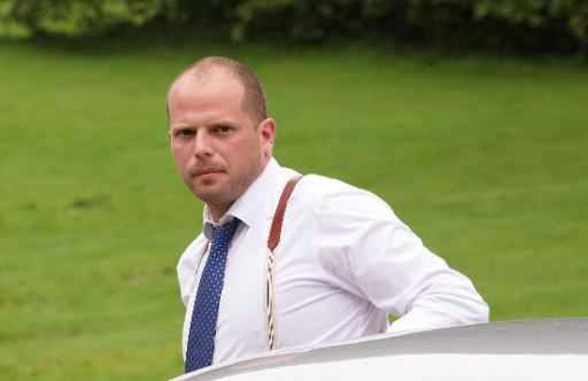 Francken wil duizend extra plaatsen in gesloten centra