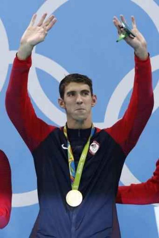 Afscheidnemende Michael Phelps na 23e gouden medaille: "Kan niet gelukkiger zijn"