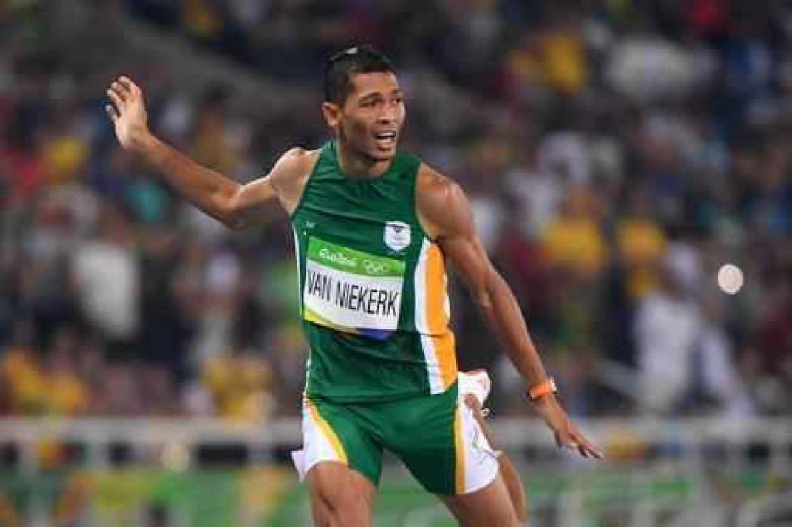 OS 2016 - Van Niekerk snelt in nieuw wereldrecord naar olympisch goud 400 meter