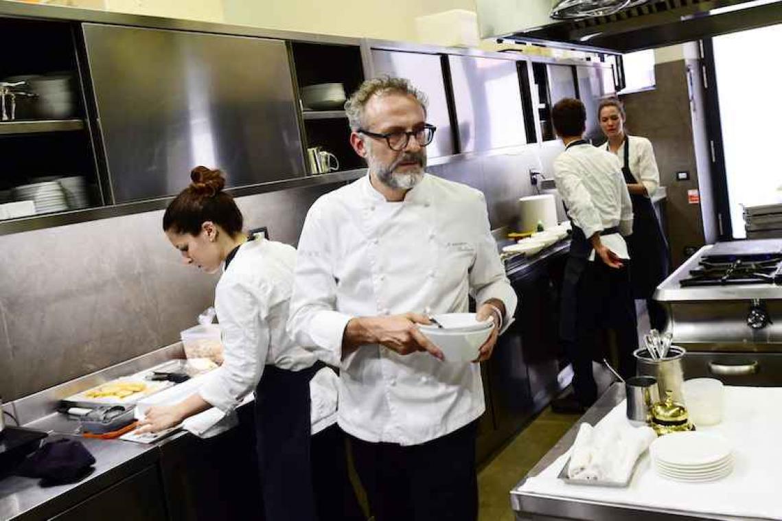 Chef tovert restjes olympisch dorp om tot maaltijden voor daklozen