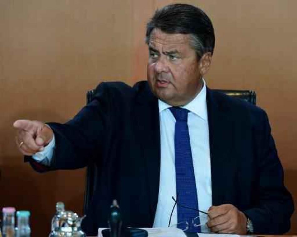 Duitse vicekanselier toont extreemrechtse militanten de middelvinger