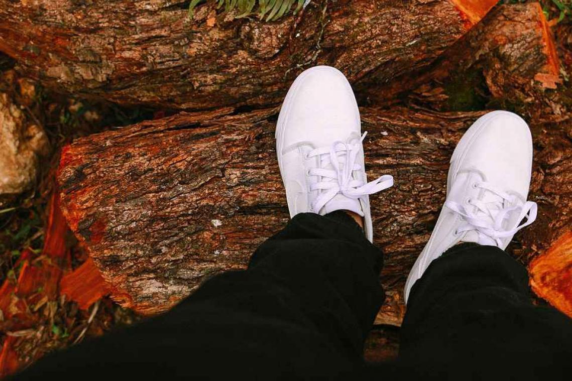 Met deze vijf lifehacks blijven je sneakers wit
