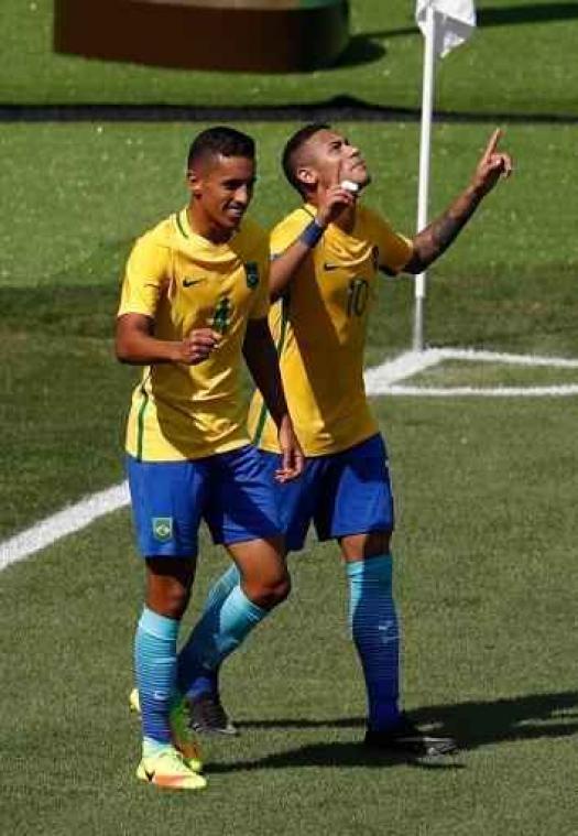 Neymar loodst Brazilië naar finale