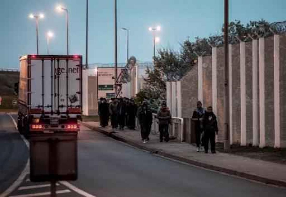 Migranten Calais pakken truckers steeds driester aan
