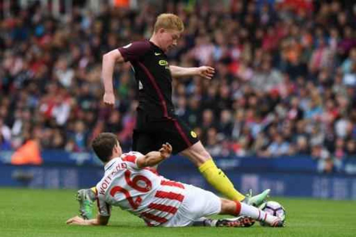 De Bruyne helpt Manchester City aan eenvoudige uitzege bij Stoke