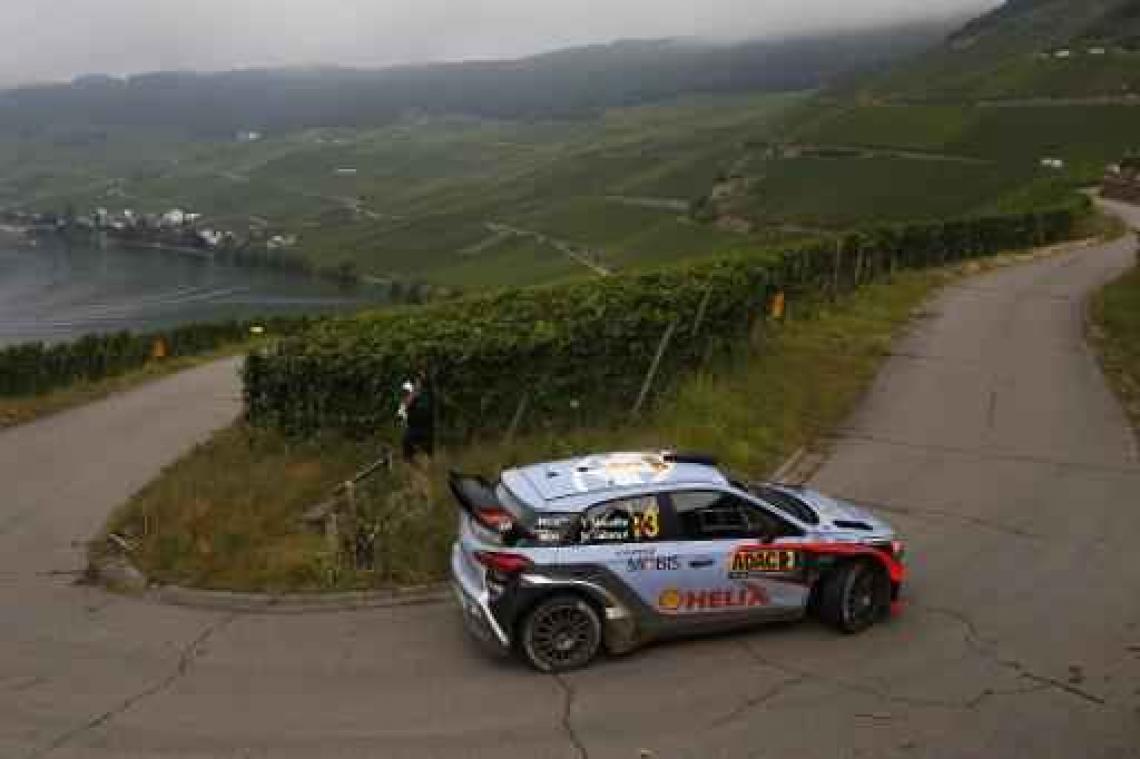 Rally van Duitsland - Ogier leider na twee dagen, Neuville vierde
