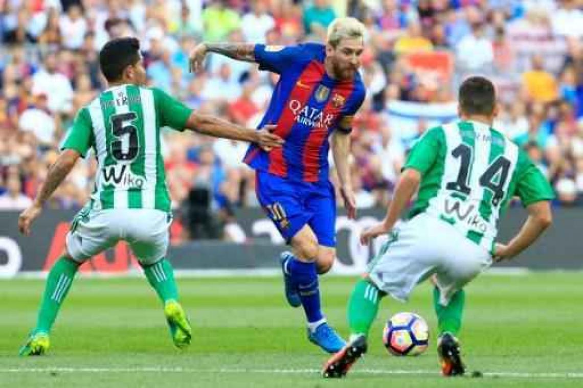 Primera Division - Barcelona trapt af met imponerende 6-2 overwinning tegen Real Betis van Charly Musonda Jr.