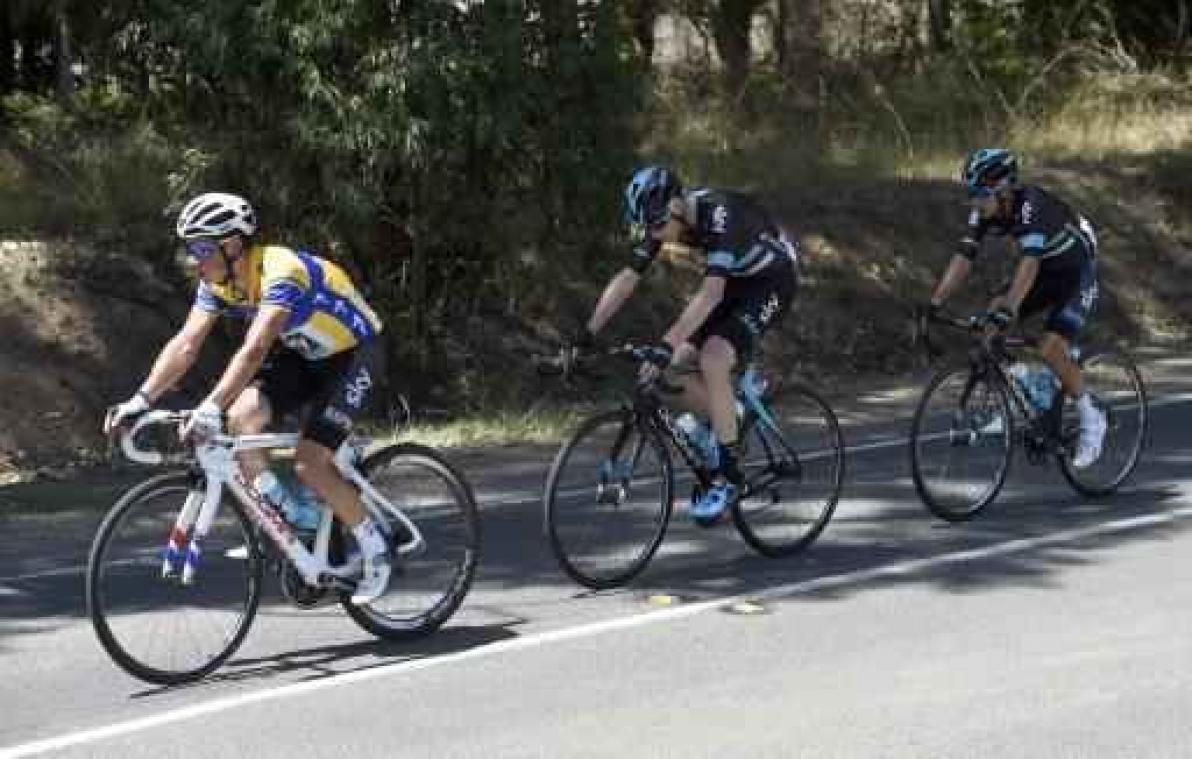 Vuelta - Sky erg nipt het snelst in ploegentijdrit, Kennaugh eerste leider