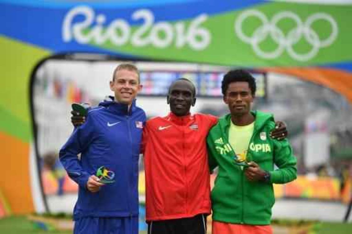 OS 2016 - Top drie marathon krijgt medaille tijdens slotceremonie