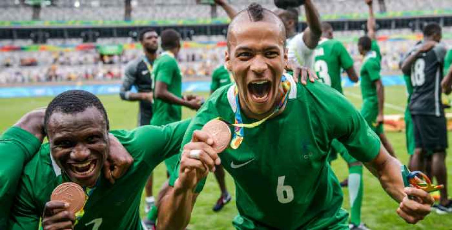 Japanse chirurg beloont de Nigeriaanse olympische voetbalploeg