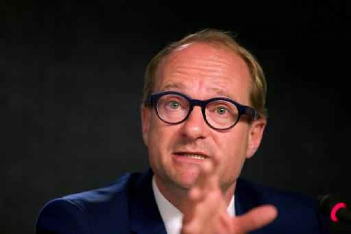 Weyts roept duivenbond op wedstrijden even in de koelkast te steken
