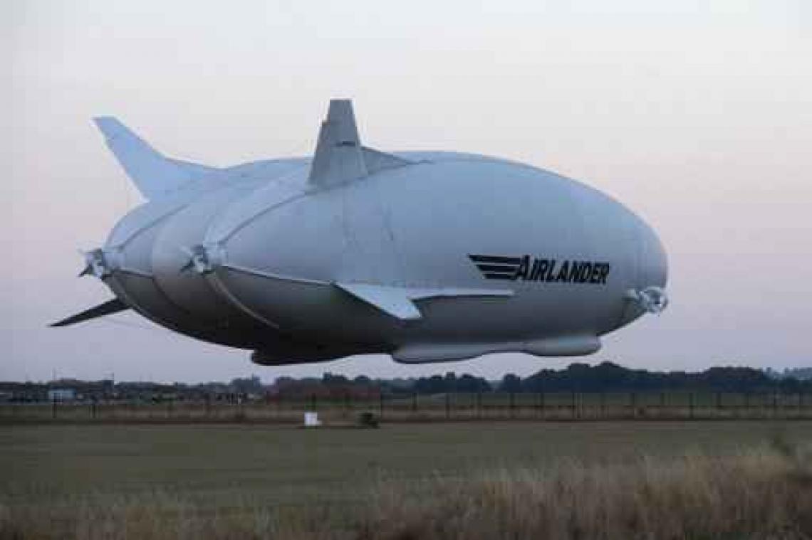 Airlander 10 mist landing tijdens testvlucht in Engeland