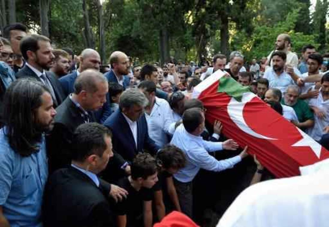 Drie voormalige diplomaten opgepakt in Turkije