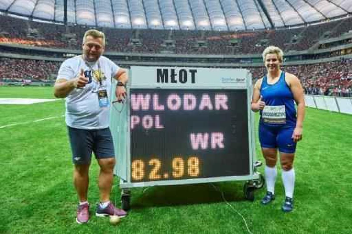 Poolse Anita Wlodarczyk verbetert haar wereldrecord hamerslingeren al opnieuw