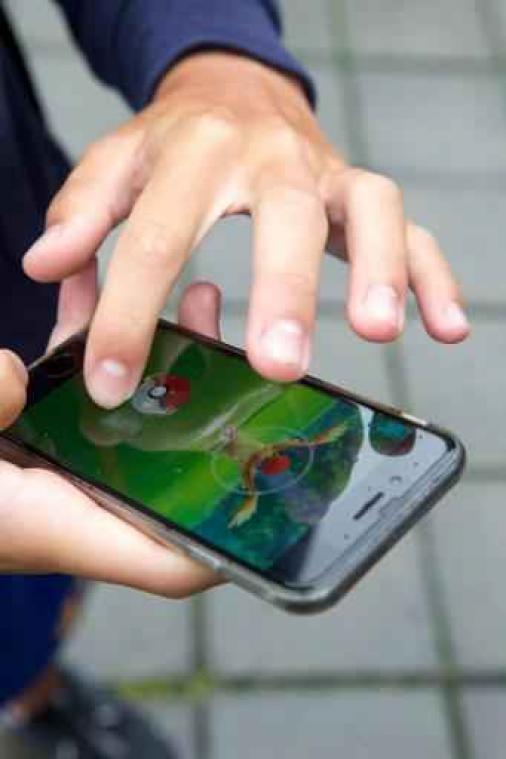 Minister Bellot wil Pokémons weg op de luchthavens
