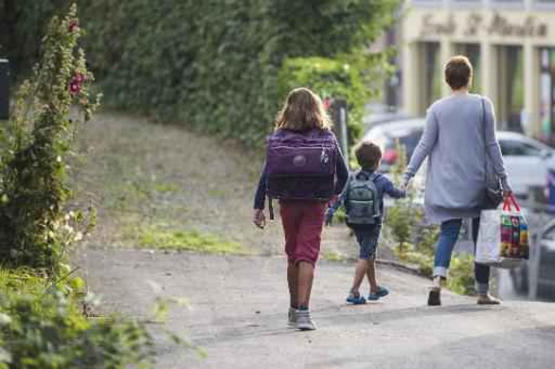 Campagne "Indevuilbak" maakt scholieren met kaftpapier bewust van afvalproblematiek