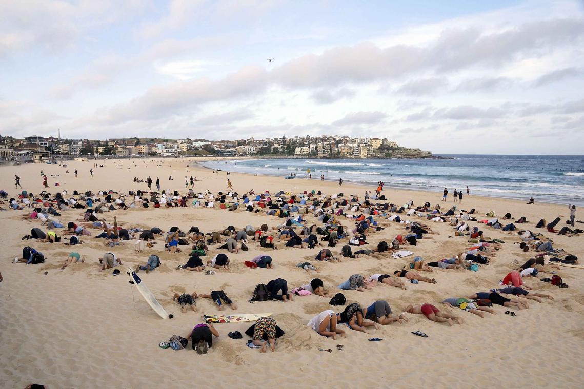Australiërs steken kop in het zand uit protest over klimaatverandering