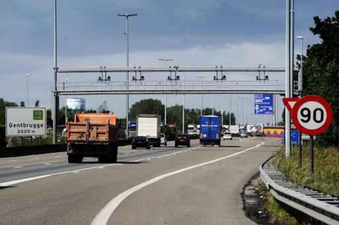 Urenlange verkeershinder na ongeval op viaduct E17 in Gentbrugge