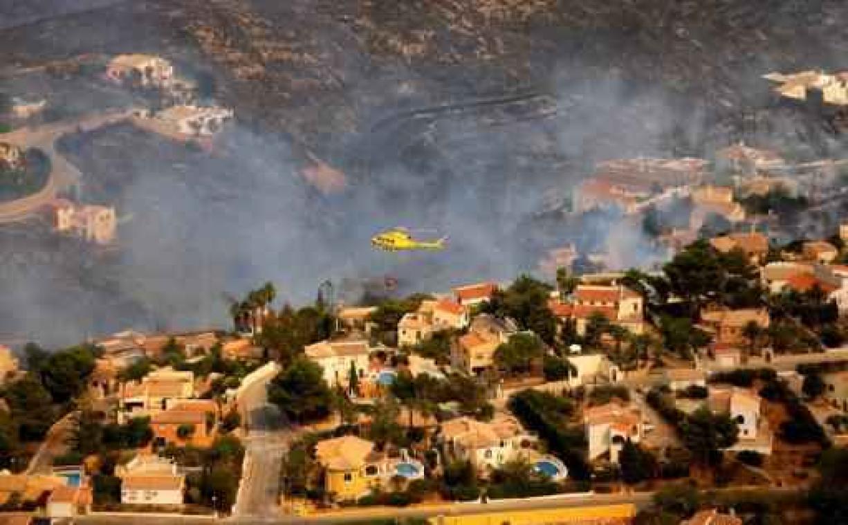 Zowat 1.400 mensen geëvacueerd vanwege hevige bosbranden aan Costa Blanca