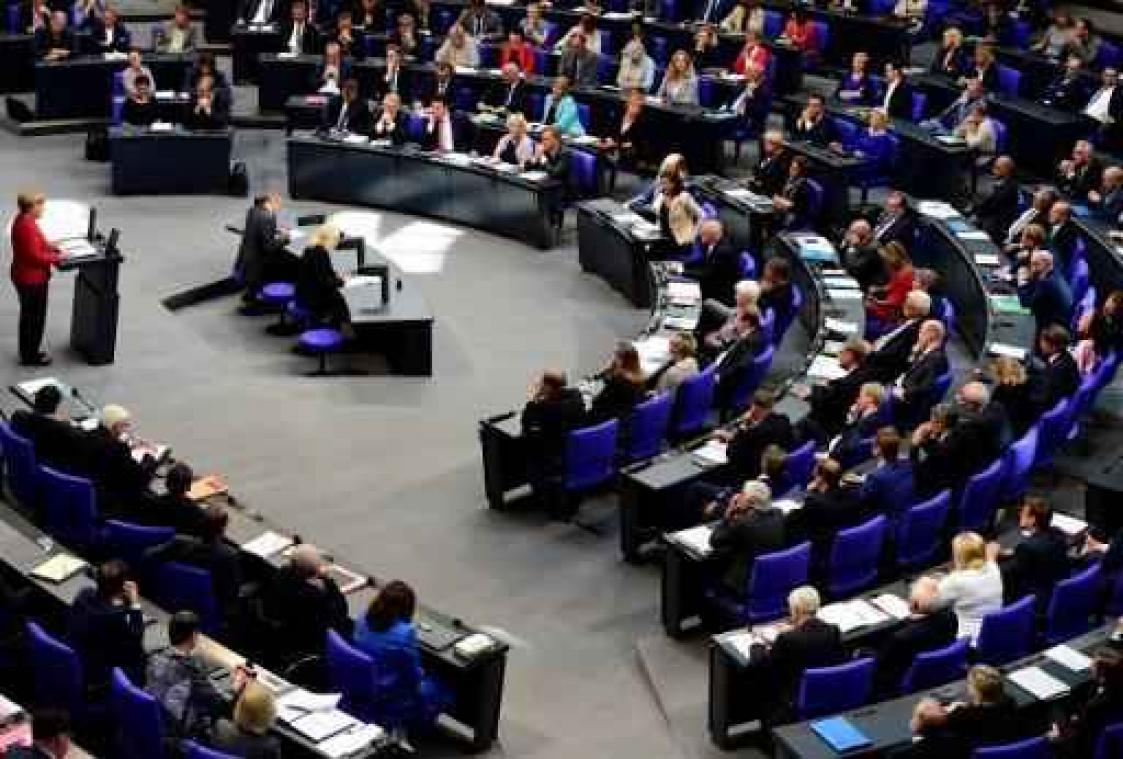 Merkel verdedigt vluchtelingenbeleid en vraagt rangen te sluiten tegen AfD