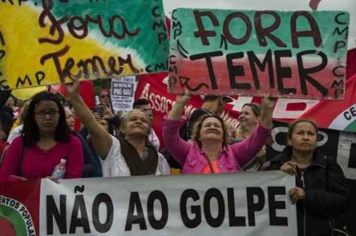 Afzettingsproces Rousseff - Tegenstander van Temer betogen op nationale feestdag