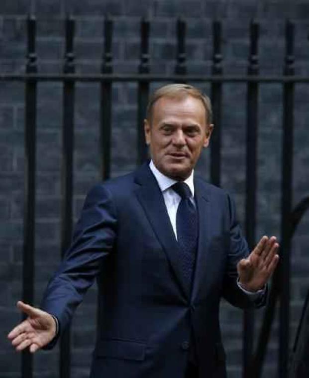 Europees president Tusk maant Britse premier tot spoed aan