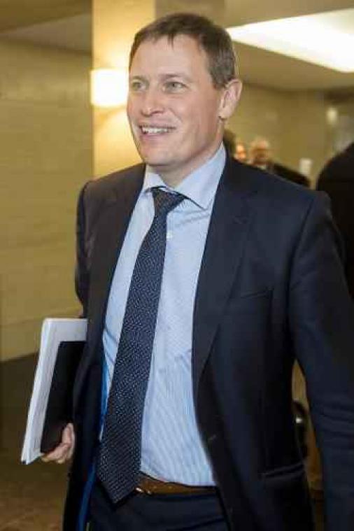 Minister Van Overtveldt ontkent "heksenjacht bij controles"