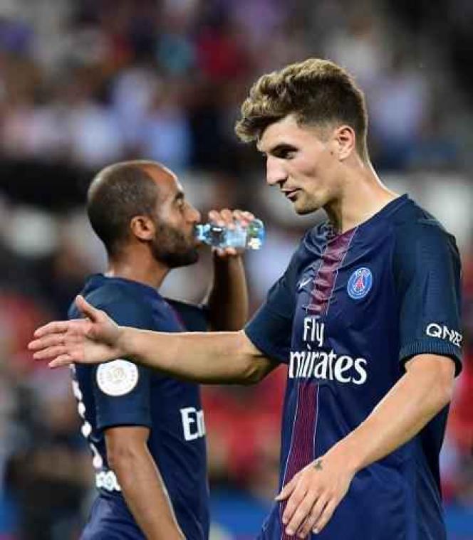 Belgen in het buitenland - Thomas Meunier laat met PSG punten liggen tegen Saint-Etienne