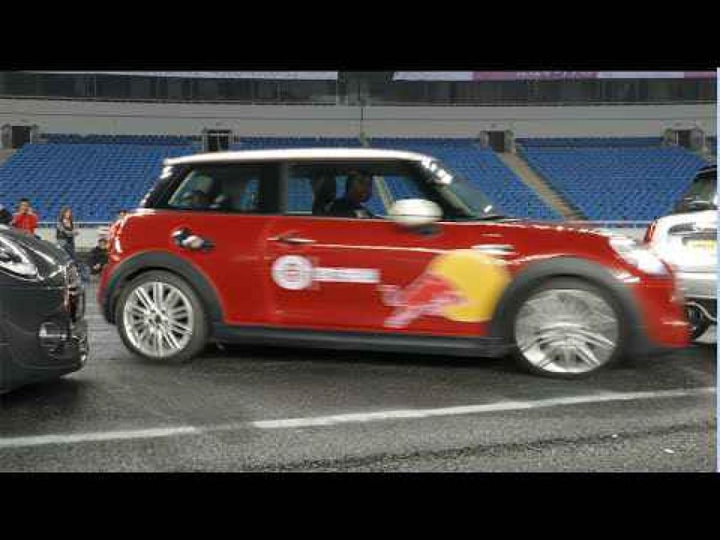 Han Yue vestigt het wereldrecord parallel parkeren 