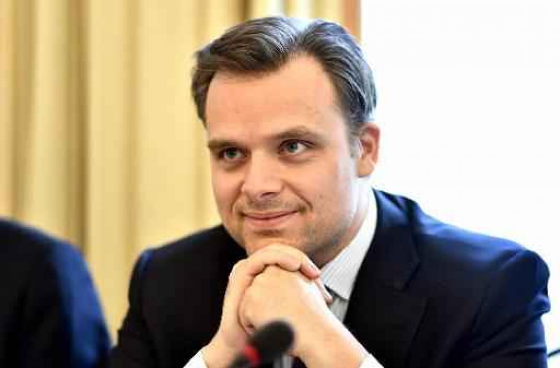De Backer wil privacycommissie versterken