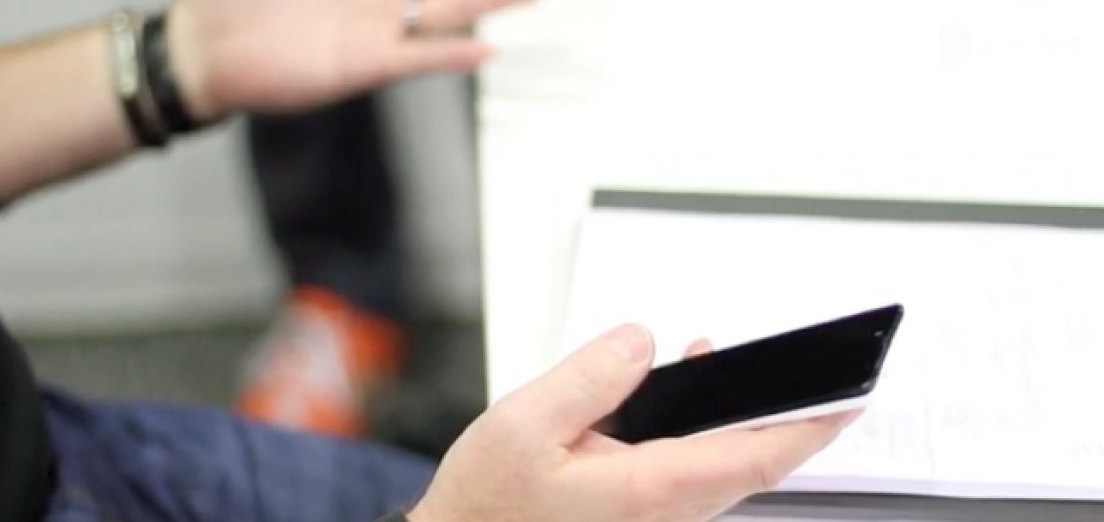 Onafluisterbare smartphone op komst