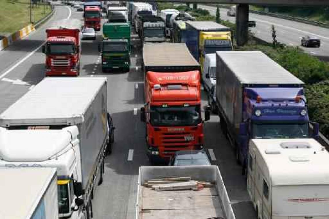 Drukke ochtendspits rond Antwerpen door twee ongevallen