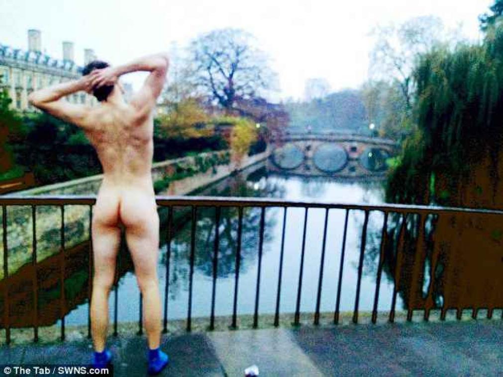 Studenten kopiëren Kim Kardashian in 'Cambridge's Best Bum' competitie