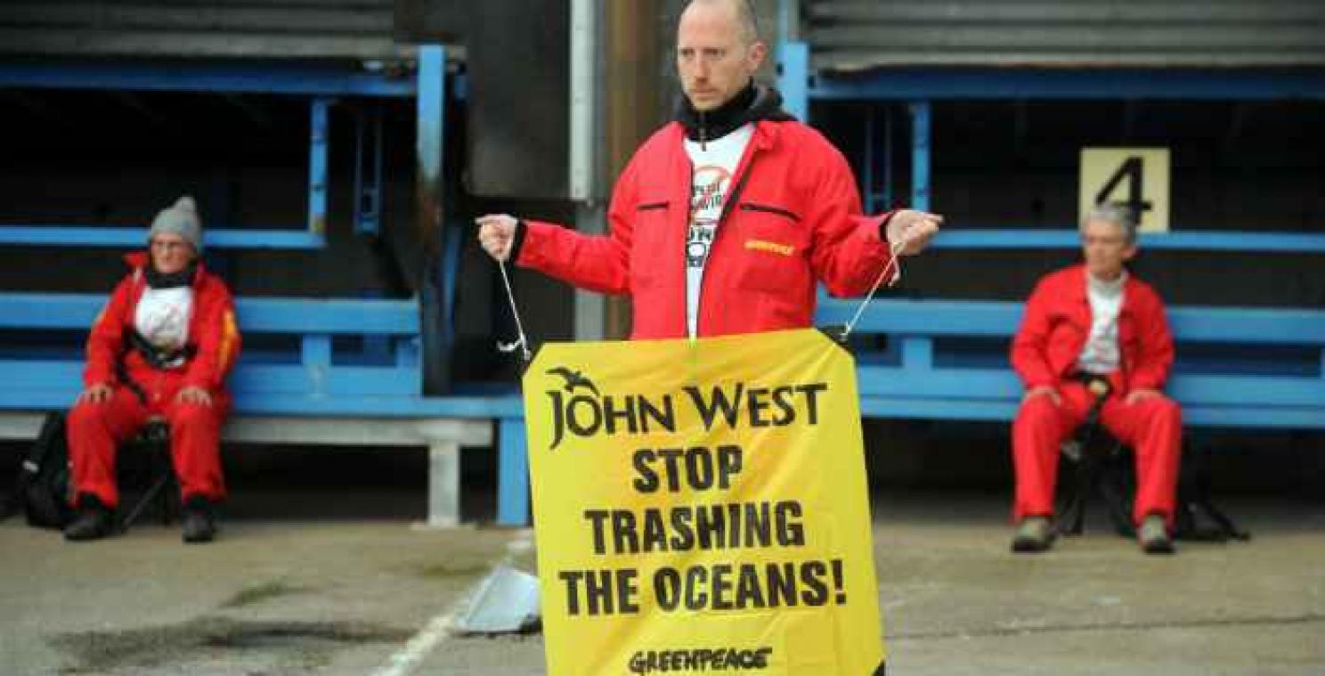 Greenpeace blaast 45 kaarsjes uit