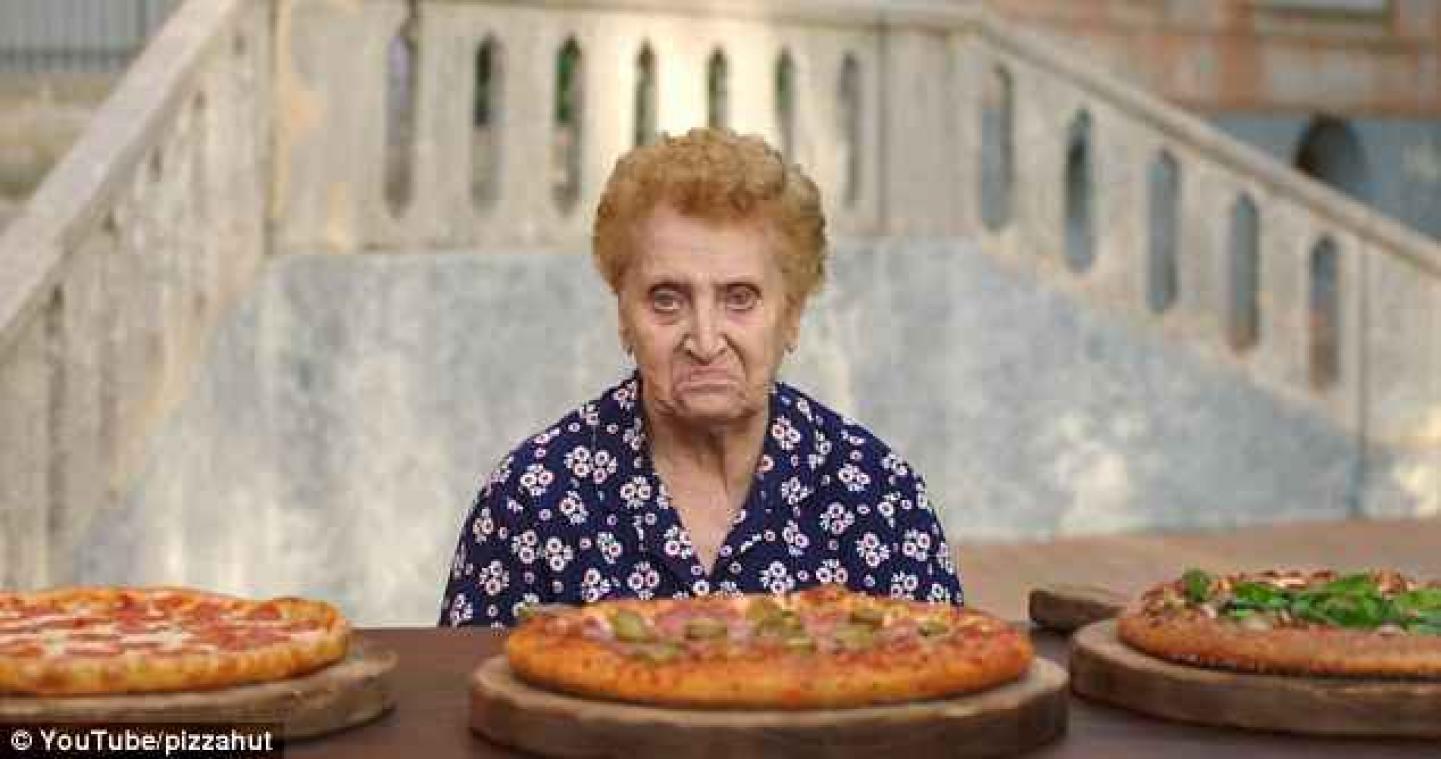 Pizza Hut serveert geen echte pizza volgens bejaarde Italianen in hilarische reclamespot 