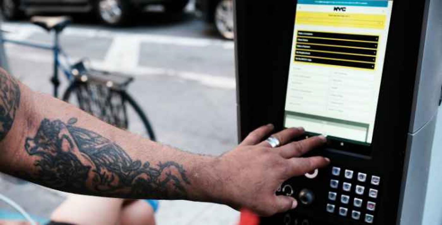 New York past wifi-kiosken aan wegens masturberende daklozen