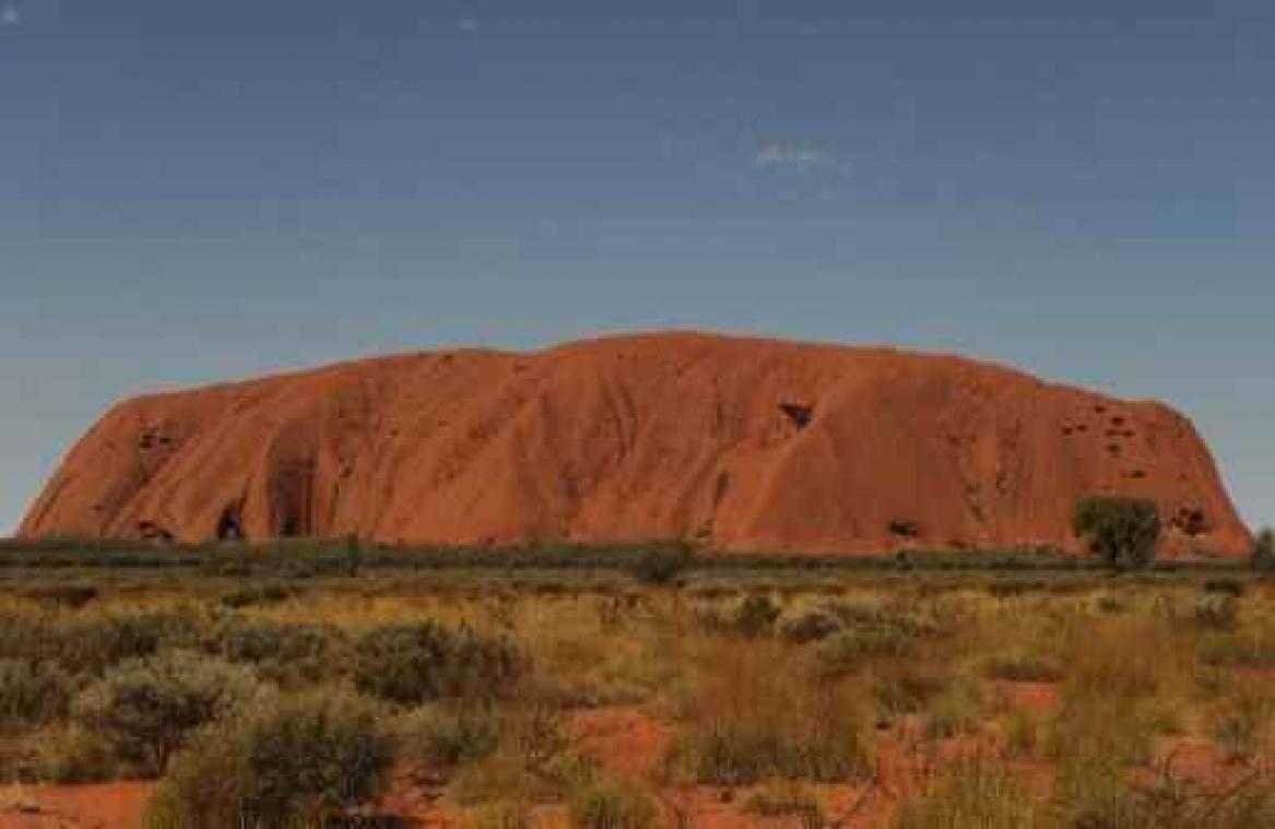 Drie toeristen moeten gered worden van Australische rotsformatie Uluru