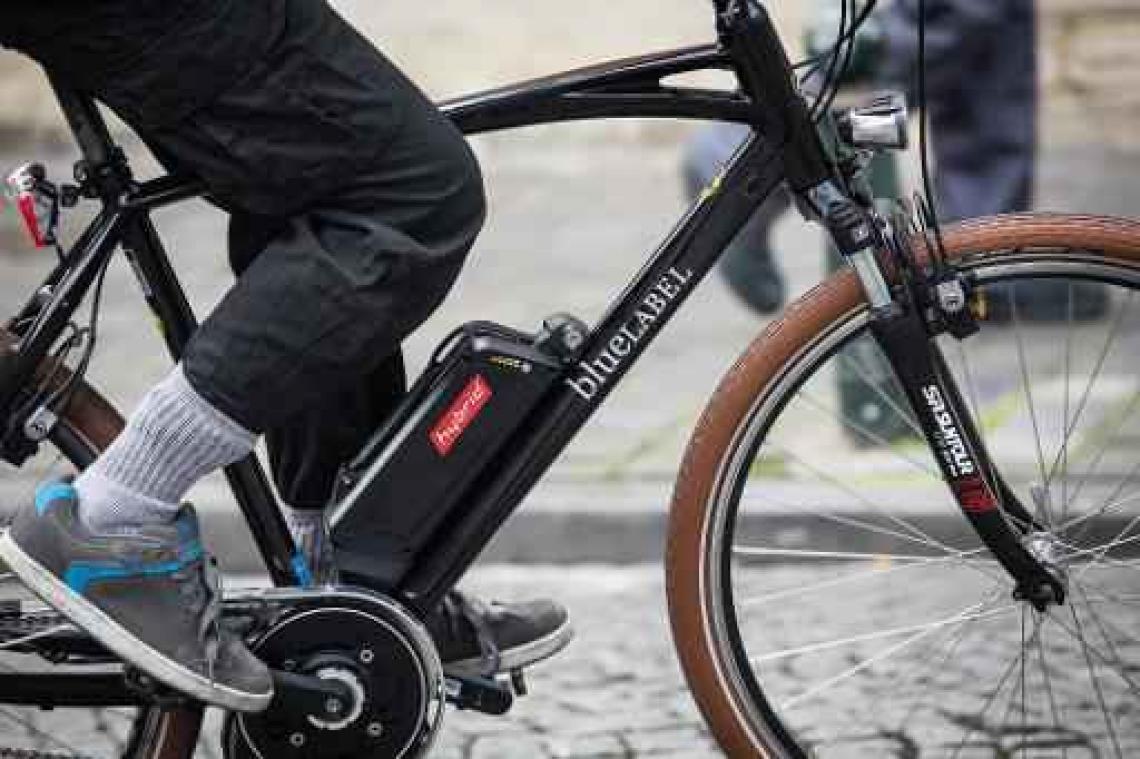Minister van Mobiliteit wil elektrische fietsen fiscaal aftrekbaar maken