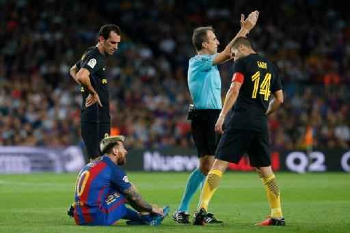 Primera Division - Spierblessure houdt Lionel Messi drie weken aan de kant