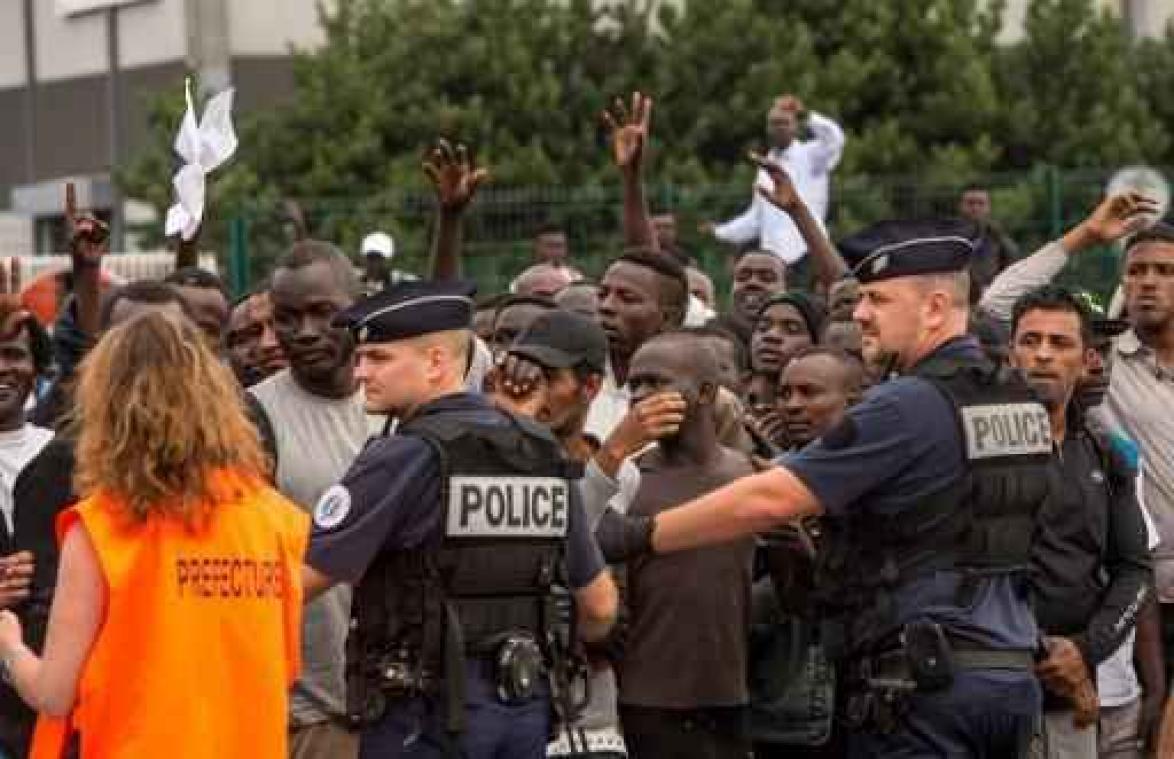 Rellen met migranten in Calais