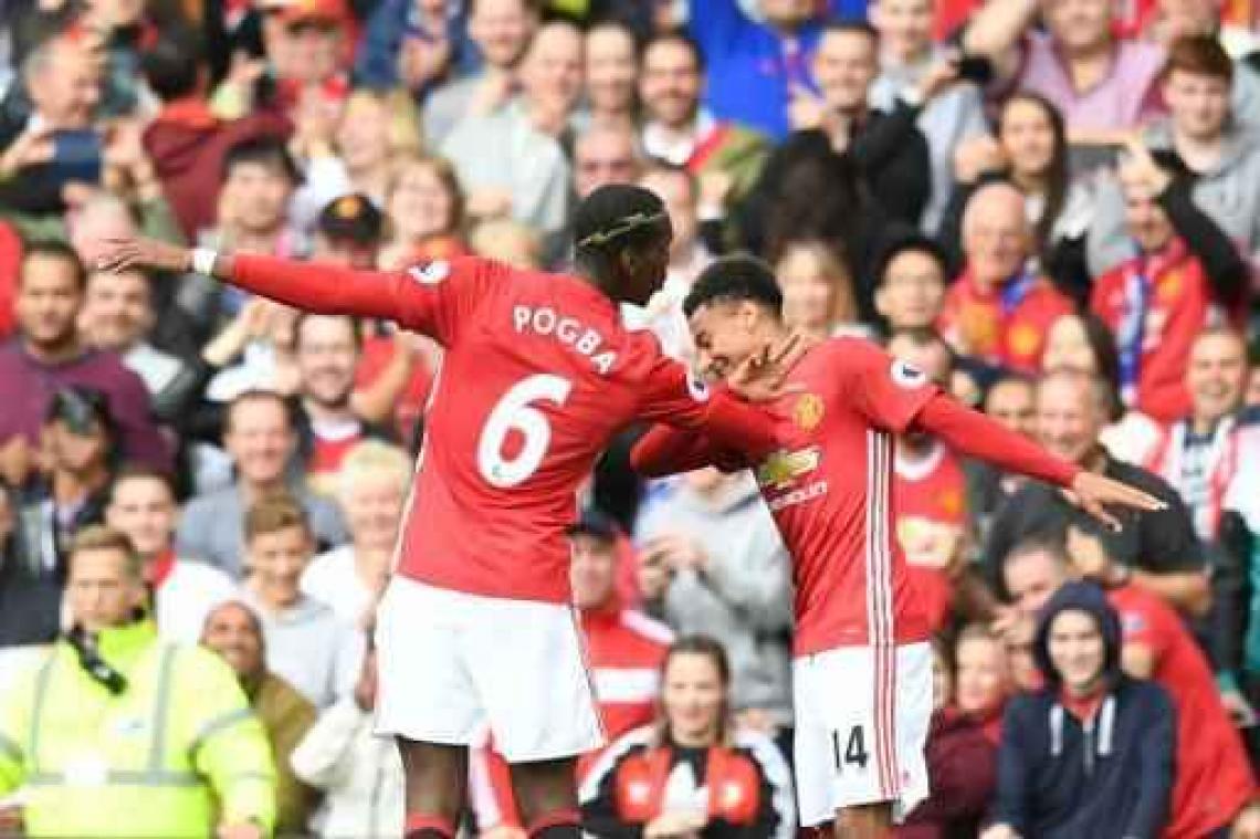 Bankzitter Fellaini ziet Manchester United makkelijk winnen van Leicester City