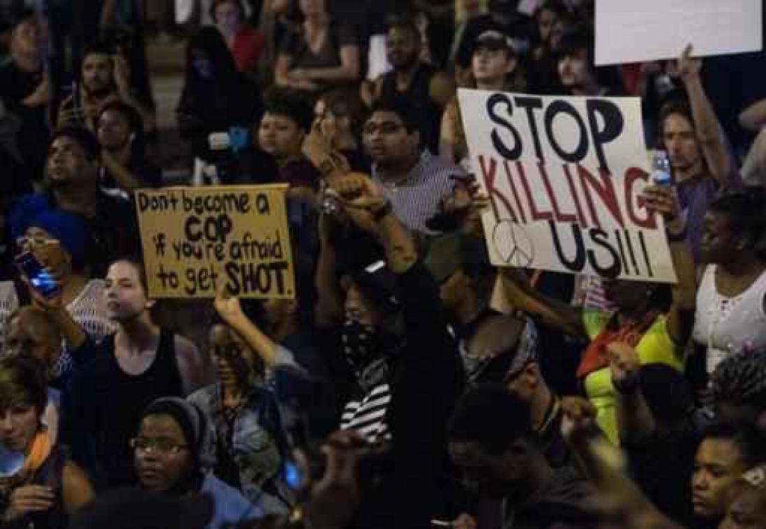 Politiegeweld VS - Politie van Charlotte geeft twee video's en foto van wapen vrij na dood Keith Scott
