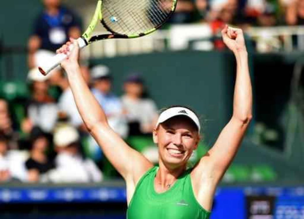 Caroline Wozniacki steekt toernooizege op zak