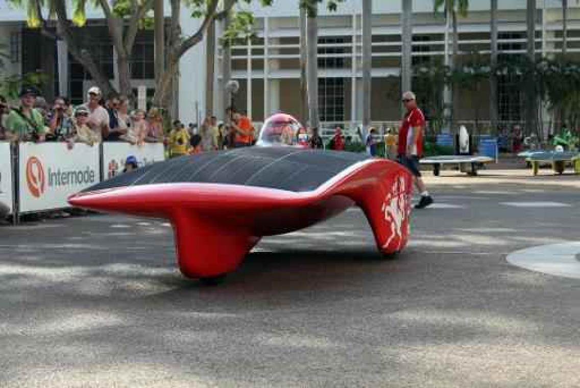 Solar Team Twente wint Europees kampioenschap voor zonnewagens in Zolder