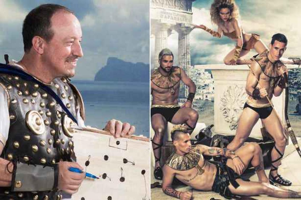 Dries Mertens en zijn collega's schitteren als gladiator op kalender van Napoli