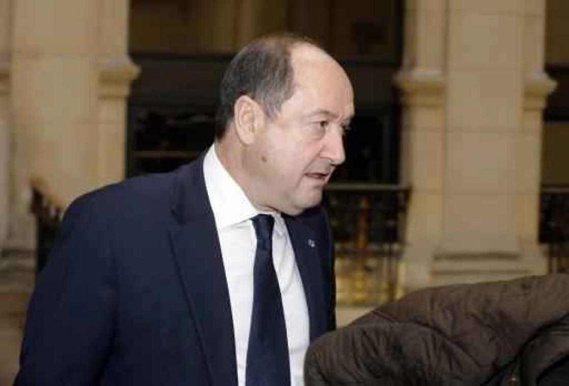 Net sluit zich rond voormalige chef Franse inlichtingendiensten