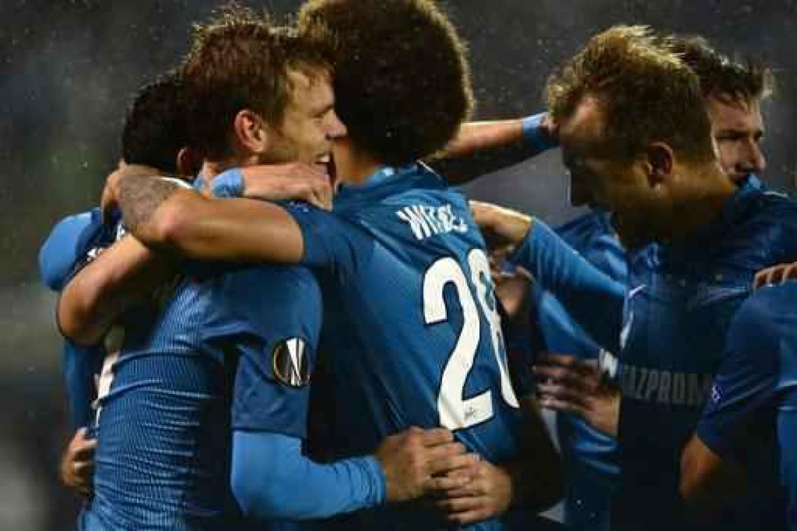 Belgen in het buitenland - Stijn Wuytens (AZ) kent tegen Zenit-Belgen Witsel en Lombaerts rentree in mineur