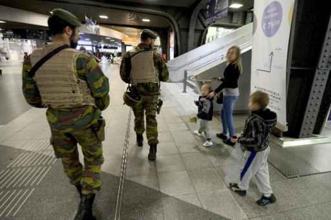 Militairen blijven tot begin november in straatbeeld