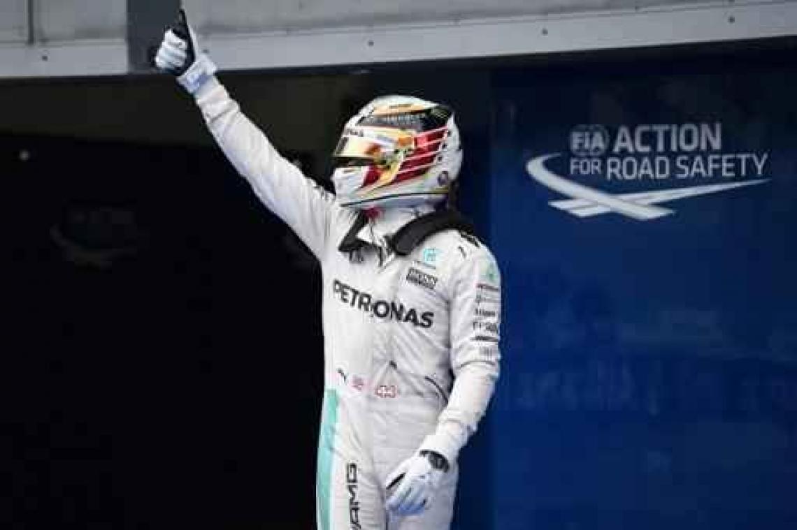 Lewis Hamilton pakt poleposition in Maleisië
