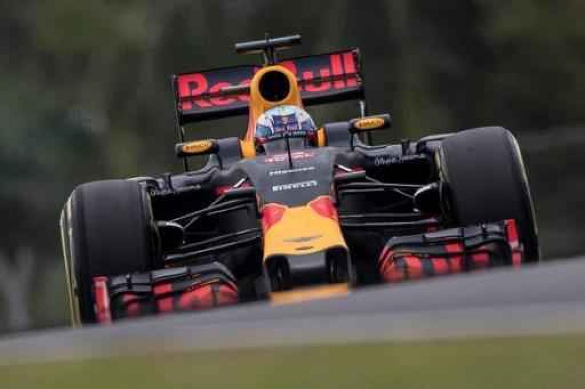 Daniel Ricciardo triomfeert in Maleisië, Lewis Hamilton valt uit